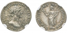Traianus 98-117
Denarius, Rome, 116-117, AG 3.17 g.
Avers : IMP CAES NER TRAIAN OPTIM AVG GERM DAC Buste lauré à droite, portant une égide (aegis) s...