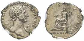 Hadrianus 117-138
Denarius, Rome, 118, AG 3.34 g.
Avers : CAESAR TRAIAN HADRIANVS AVG Buste lauré, drapé d’Hadrien à droite avec l’égide (aegis) sur...