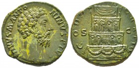 Commodus pour Divus Marcus Aurelius
Sestertius, Rome, 161-180, AE 18.88 g.
Avers : DIVVS M ANTONINVS PIVS Tête nue à droite. /Revers : CONSECRATIO S...