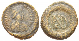 Matasuntha 536-540 au nom et au type de Justinien 1er 
20 Nummi, Ravenna ?, 540-547, AE 6.18 g.
Ref : MIB 235, Ranieri 312, Sear 328c 
Conservation...