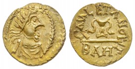 Mérovingiens, Sigebert III 639-656
Tremissis, Banassac, vers 639-645, AU 1.15 g.
Avers : Buste diadèmé à droite.
Revers : GAVALETANO Calice à deux ...