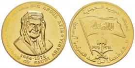 Saudi Arabia, Faysal bin Abdul Aziz 1964-1975 Médaille en or, 1975, AU 31.85 g.
Avers : Buste de Faysal bin Abdul Aziz /Revers : Drapeau au-dessus de...