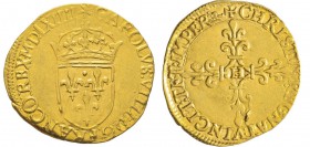 Charles IX 1560-1574
Écu d’or au soleil, La Rochelle, 1564 H, AU 3.38 g.
Avers : CAROLVS VIIII D G Franco REX MDLXIIII. Ecu de France couronné, sous...
