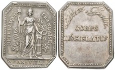 Premier Consul 1799-1804
Médaille en argent, AN VIII (1800), AG 53.35 g. 37X47 mm par N. Gatteaux
Avers : RÉPUBLIQUE FRANÇAISE AN VIII 
Revers : CO...