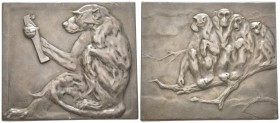 Troisième République 1870-1940
Plaque en argent par Paul Jouve, ND (1907), AG 103 g. 52x60 mm poinçon ARGENT Corne d’abondance
Avers : Un singe assi...
