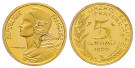 Cinquième République 1959 à nos jours
Piéfort en or de 5 centimes Marianne, 1966, AU 8.7 g. 920‰ Ref : GEM22.P3 Conservation : PCGS SP65 Quantité: 20...