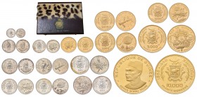 Guinea, Coffret 1969 contenant 4 monnaies en argent de 250 Francs, 2 de 500 Francs, 2 de 200 Francs et 1 de 100 Francs en argent et 4 monnaies de 2000...