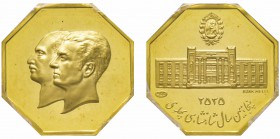 Iran, Mohammad Reza with Farah SH 1320-1358 (1941-1979)
Médaille octagonale en or, Tehran, MS2535 (1976), AU 5.03 g. 900‰ Conservation : PCGS PROOF 6...
