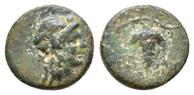 Cilicia, Soli. AE Circa 375-350 BC. Helmeted head of Athena right Rev: Grape cluster on vine. AE 1,31g.