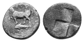 Thrace, Byzantion. AR 1/4 Siglos. Circa 416-357 BC. Bull standing on dolphin / Incuse mill-sail pattern. AR 1,04g.