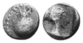 Pamphylia, Side. Circa 460-430 BC. AR Obol Pomegranate / Helmeted head of Athena right within incuse square. AR 0,80g.