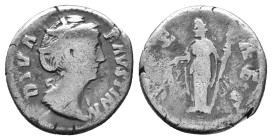 Diva Faustina AD 140-141. Denarius. AR 2,78g.