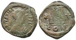Justinian I. 527-565 AD. AE 40 Nummi. Constantinople. Diademed, draped and cuirassed bust r. / Large M flanked by star and cross; in ex., CON. AE 17,6...