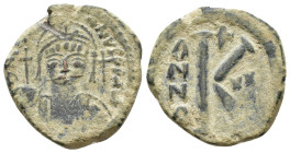Justinian I. 527-565 AD. AE Half Follis. Helmeted and cuirassed bust of Justinian facing. / Large K. ANNO. II. AE 8,89g.
