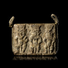 RARE PLAQUE POUR CÉLÉBRER LE HEB SED
En faïence glaçurée. Plaque de forme rectangulaire, commémorative de la fête du Sed ou hed-sed. Sur une face : S...
