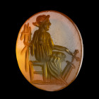 INTAILLE
Sur cornaline figurant Fortuna Tyché assise sur un trône v. la droite avec des attributs, cornucopia et gouvernail. Ligne de base.
11 x 12 ...