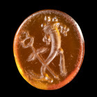INTAILLE
Sur cornaline figurant une sorte d'emblème composé d'une cornucopia, la base à protomé de bouquetin et d'un caducée. Présence d'éléments glo...