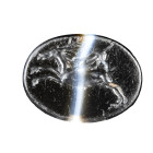 INTAILLE
Sur agate striée figurant une scène de chasse ; chien chassant le cerf, de profil v. la gauche.
7 x 10 x 1 mm.
Art romain, Ier siècle.

...