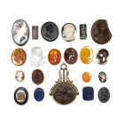 LOT DE 21 CAMÉES ET INTAILLES
Sur pierres dures , lave, coquillage, micromosaïque et verre. 
H. min. 13 mm ; max. 48 mm. 
Varia. XIXe siècle.

A ...