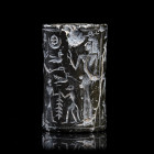 SCEAU-CYLINDRE
SCEAU-CYLINDRE
En hématite figurant une scène principale avec une divinité féminine qui reçoit une offrande de la part d'un sacerdote...