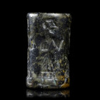 *SCEAU-CYLINDRE
En soapstone appartenant au groupe des sceaux Ka ari et représentation une scène libatoire. Iconographie rare, pour une typologie de ...