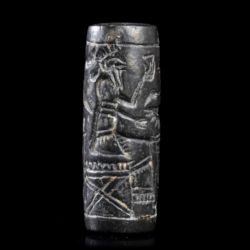 * SCEAU-CYLINDRE 
En hématite ou stéatite figurant deux personnages, un sur pie...