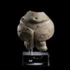 * IDOLE STÉATOPYGE 
En terre-cuite, l'abdomen ainsi que le pubis sont parfaitement marqués. La taille très fine et les hanches et cuisses très larges...