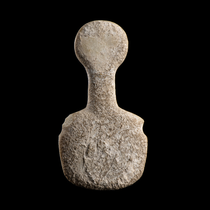 * IDOLE VIOLON
En marbre blanc. La figurine est plate . Le contour en forme de ...