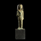 CHAOUABTI DE DIZAINIER 
En faïence vert pâle et noire. Dans l'attitude de la marche, il est vêtu du costume des vivants et coiffé de la perruque trip...