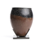 JARRE BLACKTOP
A panse ovoide et base discoidale arrondie. Belle conservation.
H. 20 cm ; Diam. 16 cm.
Egypte, Nagada I-II, 3900-3500 av.J.-C.

P...