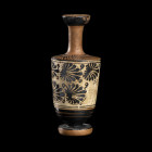 PETIT LEKYTHOS
A figures noires, la panse décorée de deux rangs de palmettes sur fond blanc. Décor de larmes à l'épaule. Bas de la panse, pied et lèv...