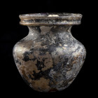 ARYBALLE
En verre. panse carénée, col resserré et lèvre moulurée. 
H. 7,5 cm ; Diam. 7,5 cm.
Méditerranée orientale, IVe siècle.

Provenance : Co...