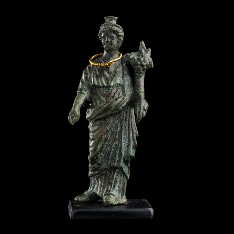 STATUETTE DE TYCHÉ FORTUNA
En bronze à patine verte. La déesse est figurée debo...