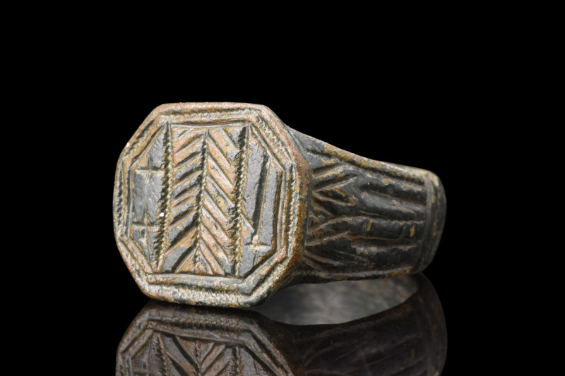 ROMAN BRONZE RING WITH GEOMETRIC PATTERN 

 Ca. 100-300 AD
 A bronze finger r...