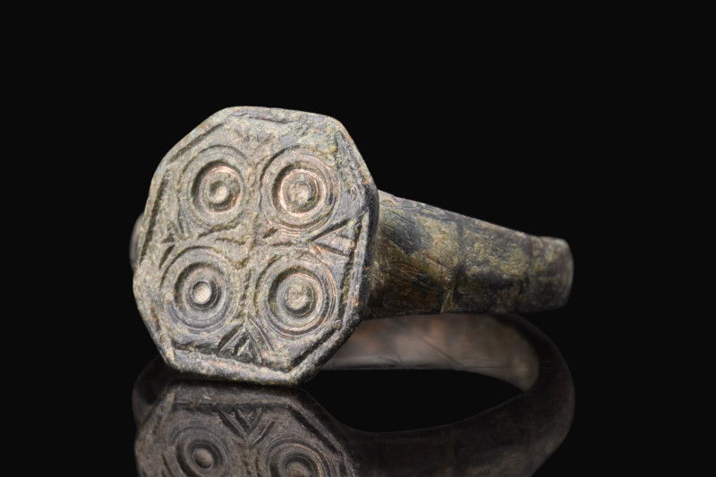 ROMAN BRONZE RING WITH SUN SYMBOLS

 Ca. 300 AD
 A bronze finger ring with it...