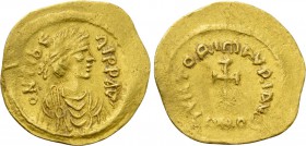 MAURICE TIBERIUS (582-602). GOLD Tremissis. Constantinople.