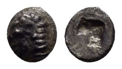 IONIA. Kolophon. (Circa 530-500 BC).Tetartemorion.

Obv : Archaic head of Apollo left.

Rev : Quadripartite incuse square.
SNG Kayhan I 348-52.

Condi...