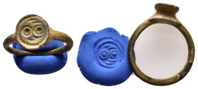 ANCIENT ROMAN BRONZE RING.(3rd–4th centuries).Ae.

Condition : Good very fine.

Weight : gr
Diameter : 24 mm