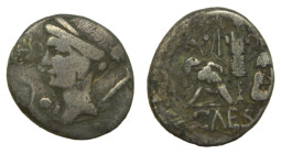 Julio Cesar (44 a.C) Denario. Anv.: Cabeza diademada de Venus a izquierda, delante Cupido y lituo, detrás cetro. Rev.: CAESAR. Trofeo de armas Galas e...