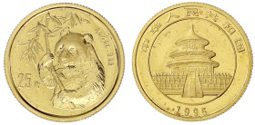 Ausländische Goldmünzen und -medaillen

China

Volksrepublik, seit 1949

25 Yuan 1/4 Unze 1995. Hüftbild eines Pandas mit Bambuszweig. Large Dat...