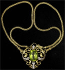 Schmuck und Accessoires aus Gold

Colliers und Halsketten

Collier Gelbgold 585/1000 mit großem Anhänger in Arabeskenoptik mit großem grünen Turma...