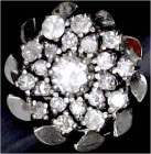 Schmuck und Accessoires aus Gold

Fingerringe

Damenring Weißgold 585/1000 mit Bouquet aus 21 Diamanten/Diamantsplittern. Ringgröße 17. 6,63 g