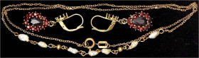 Schmuck und Accessoires aus Gold

Konvolute Goldschmuck

Kl. Kette Gelbgold 333/1000 mit Perlen und Paar Ohrringe Gelbgold 333/1000 mit Granaten. ...