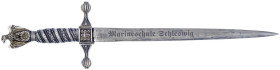 Militaria

Blankwaffen

Deutschland

Drittes Reich: Miniatur zum Marinedolch, graviert "Marineschule Schleswig". Länge 207 mm. vorzüglich