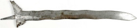 Militaria

Blankwaffen

Indonesien

Klinge eines Schlangenkris. Länge 63 cm, Breite 4,5 cm, bzw. 13,5 cm zum Griff hin