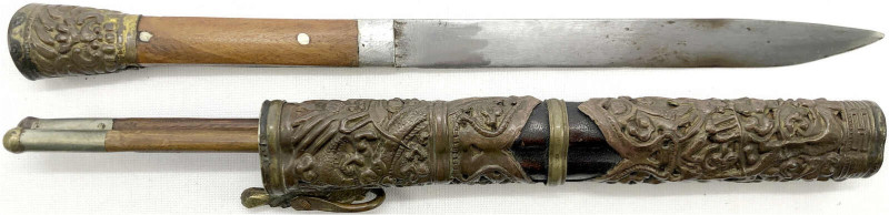 Militaria

Blankwaffen

Japan

Tanto mit Holzgriff und getriebenem Messing...