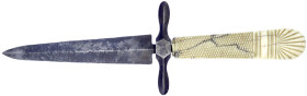 Militaria

Blankwaffen

Ungesicherte Zuweisung

Sehr alter Dolch mit zweischneidiger Klinge und Beingriff (mehrfach gerissen). Länge 22,7 cm. Pa...