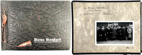 Militaria

Sonstige militär. Gegenstände

Fotoalbum "Meine Dienstzeit" des Reichsarbeitsdienstes (RAD) mit 184 meist Soldaten-Fotos, aber auch vie...