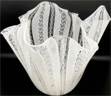 Varia

Glas

Designer-Blumentopf "Fazzoletto" in weiß, von Venini Murano. Höhe 28 cm, Durchmesser ca. 33 cm