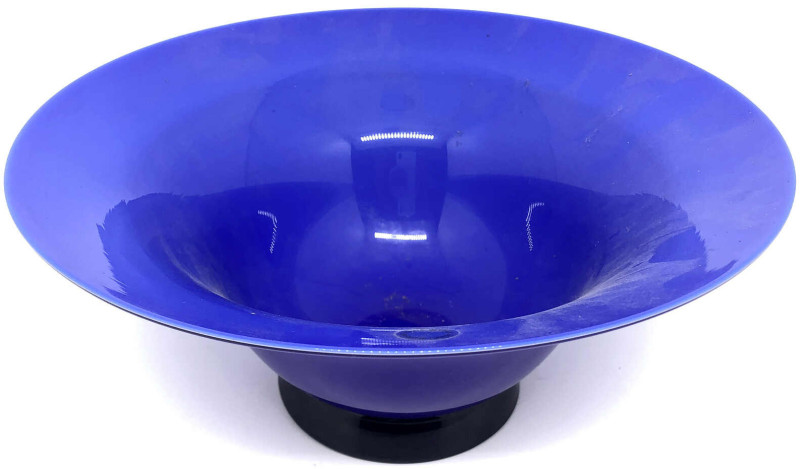 Varia

Glas

Designer-Schale "Anni Trenta" in blau, von Venini Murano. Höhe ...